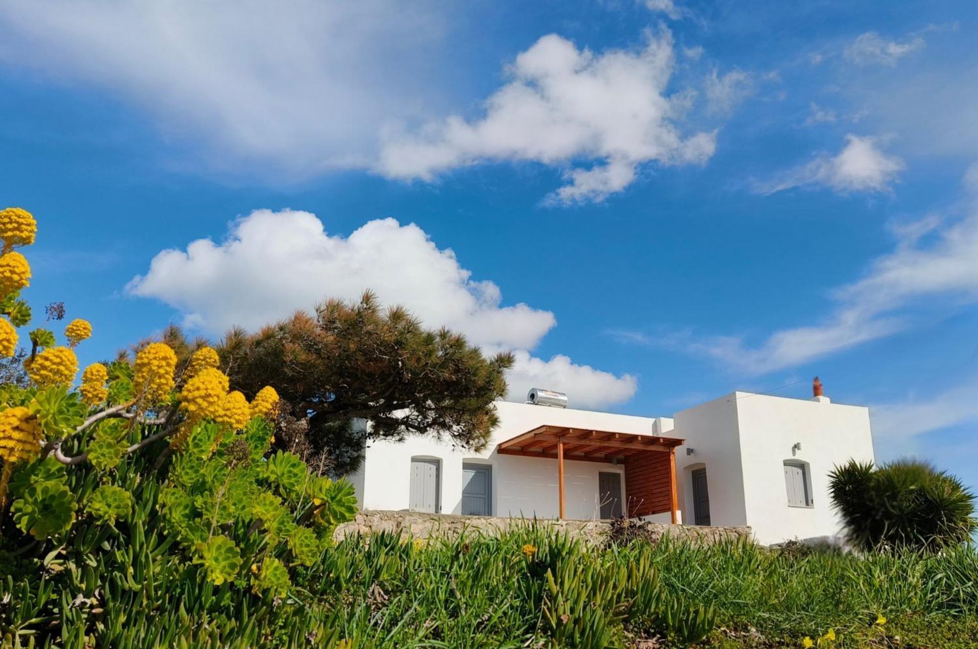 Haroto Suites Tripiti Exterior photo